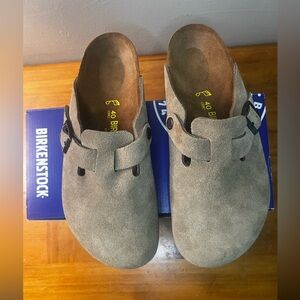 NEW BIRKENSTOCK BOSTON UNISEX CLOGS IN TAUPE SUEDE EU SIZE 40 (US W9/M7)